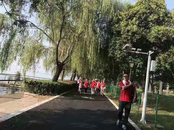 堅(jiān)定信念，一路向前