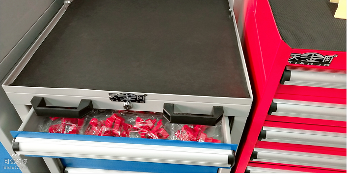 同一系列掛鉤有序存于工具柜內(nèi)，不易丟失