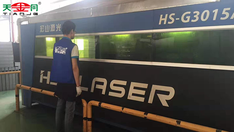 工具柜廠家天津干擁有激光切割、數控沖床等幾十條生產線