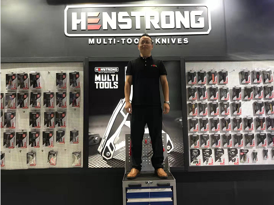 工具柜廠家天金岡旗下工具柜活的累考察團隊的一致好評！