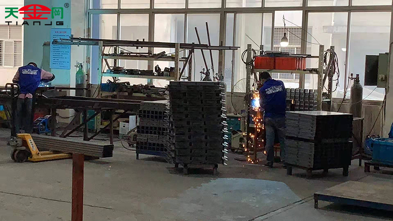 工具柜廠家天金岡向客戶360度全程展示生產全過程！