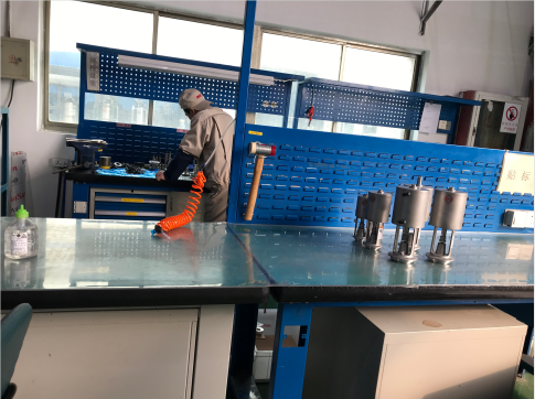 天金岡鉗工桌定制--客戶場(chǎng)景